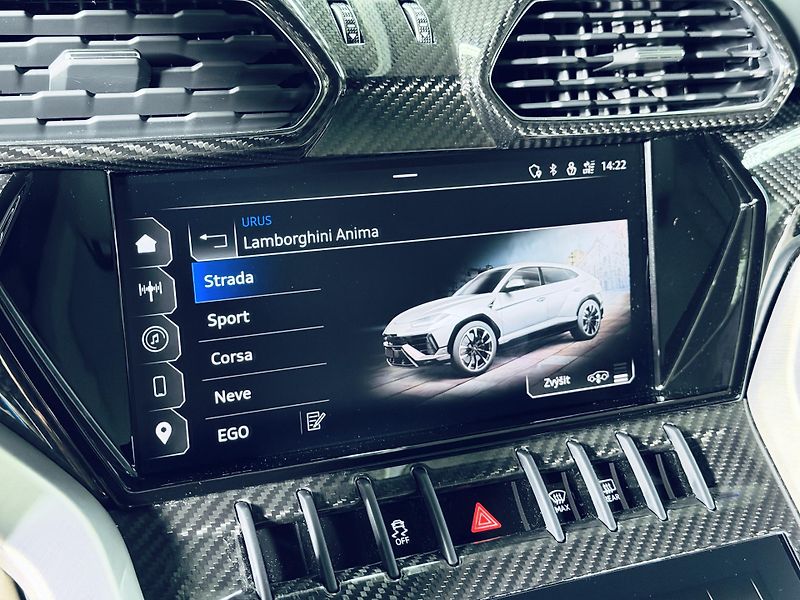 Lamborghini Urus (2024) S 23 MASAŽ HUD CARBON ZÁRUKA - fotka 36 z 50