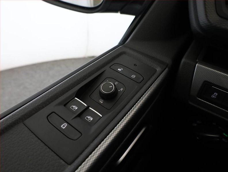 Volkswagen Multivan (2020) Highline 2.0 TDI, ČR - fotka 18 z 20