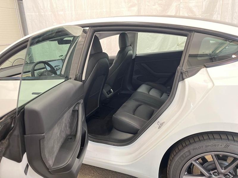 Tesla Model 3 STAND. RANGE 208w TZ SOH 95,0% - fotka 7 z 15