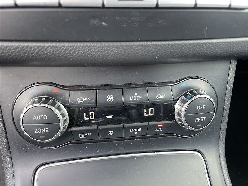 Mercedes-Benz Třídy B 2,2 CDi B200 Premium Automat L - fotka 18 z 35