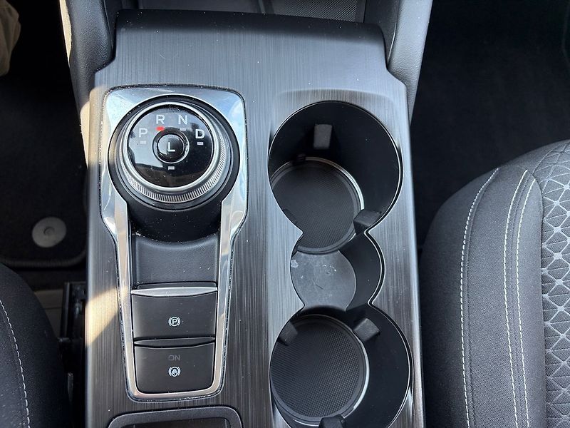 Ford Kuga AWD HEV TITANIUM CZ TOP VÝBAVA - fotka 17 z 19