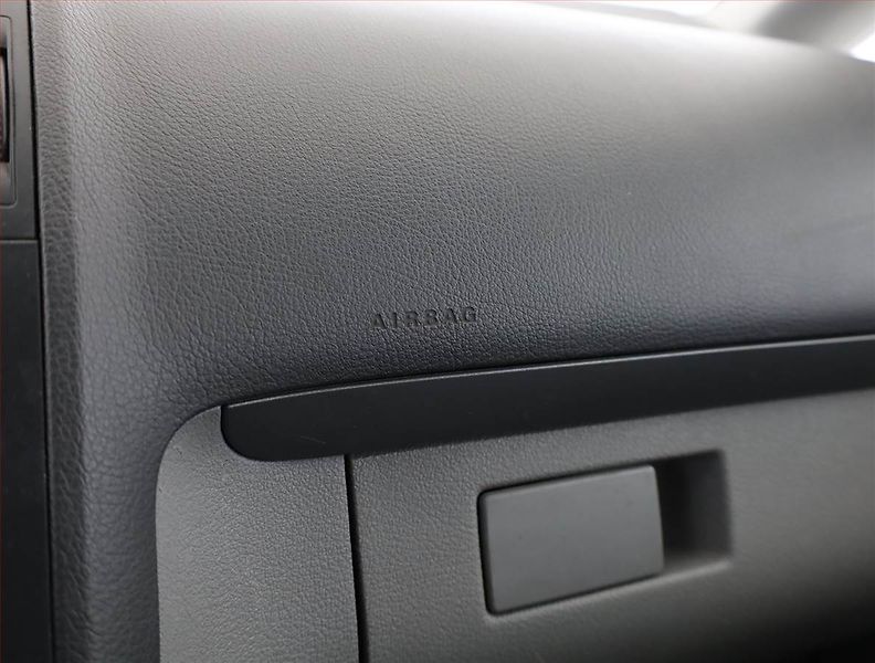 Volkswagen Touran (2003) 1.9 TDI, nová STK, udržované - fotka 10 z 13