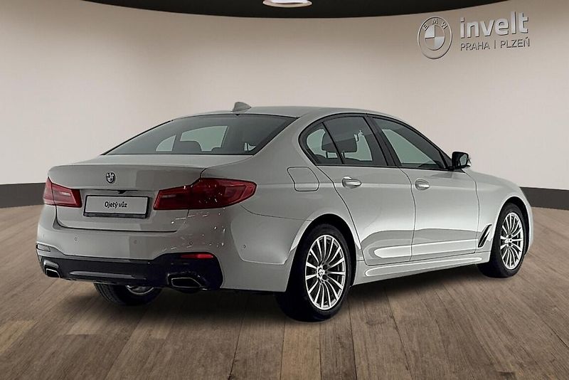 BMW Řada 5 520d xDrive Limousine - fotka 3 z 23