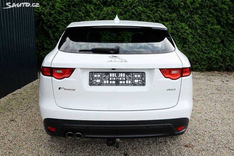 Jaguar F-Pace (2017) 2.0D  DPH - fotka 8 z 21