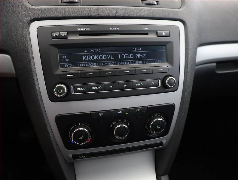 Škoda Octavia (2012) Ambition 1.2 TSI, Tempomat - fotka 9 z 12