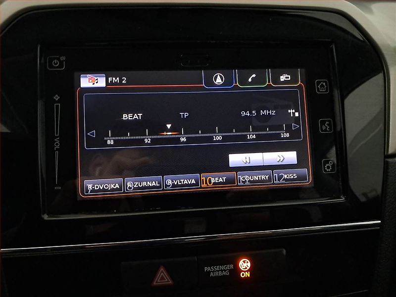 Suzuki Vitara (2018) Premium 1.4 BoosterJet, 4X4 - fotka 12 z 21