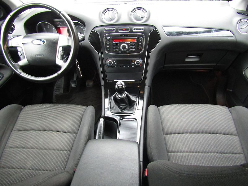 Ford Mondeo (2011) 1.6 TDCi 85kW - fotka 15 z 45