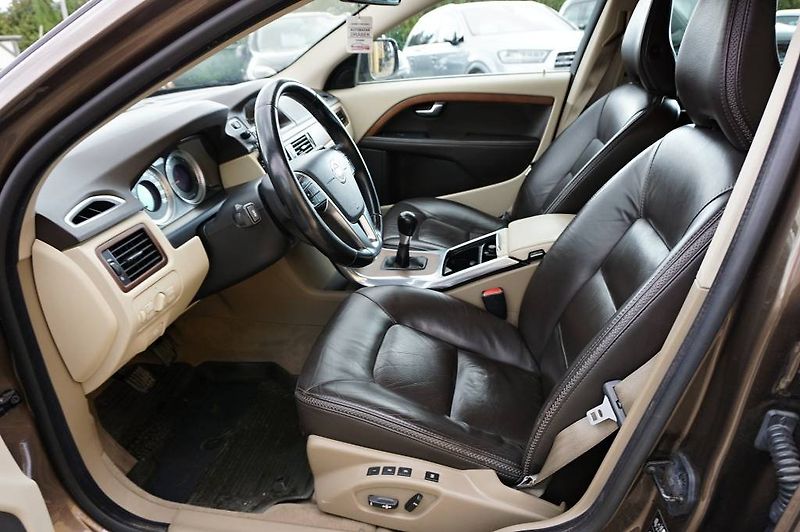 Volvo XC70 (2011) SUMMUM 2,4 D5 158 kW - fotka 27 z 47