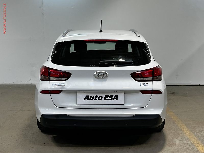 Hyundai i30 (2018) 1.4 T-GDi, 1.maj,ČR, Trikolor - fotka 5 z 16