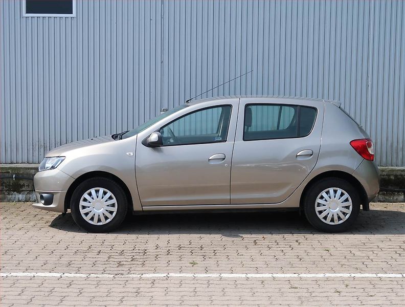 Dacia Sandero (2014) 1.2 16V, ČR,1.maj - fotka 3 z 15