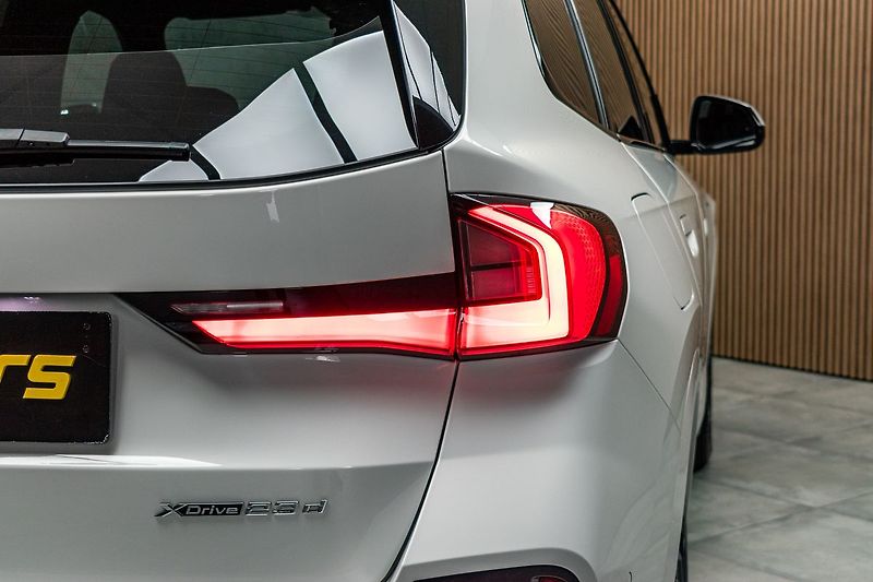 BMW X1 xDrive23d ///M*TAŽNÉ*KESSY* - fotka 44 z 49