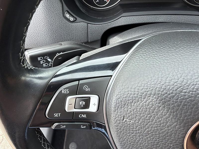 Volkswagen Sharan 2.0 TDI 135 kW Highline 7 míst - fotka 32 z 34
