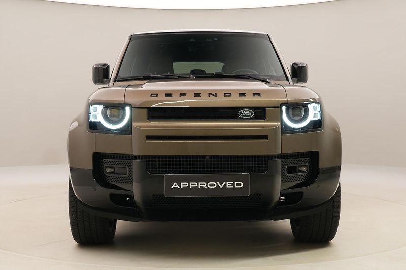 Land Rover Defender 110 D300 X-DYNAMIC HSE AWD CZ - fotka 15 z 54