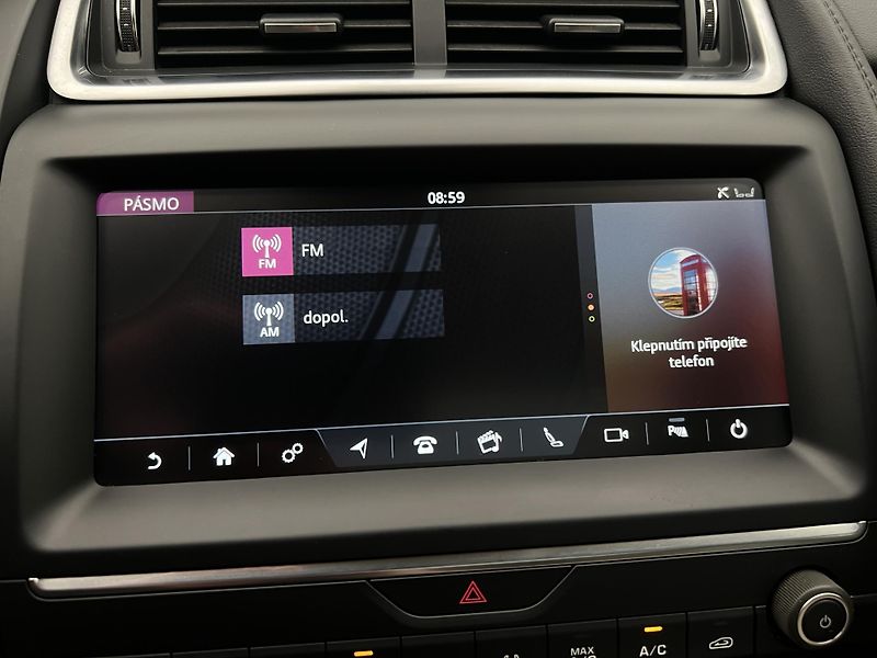 Jaguar E-Pace P250 AWD AUT - fotka 33 z 44