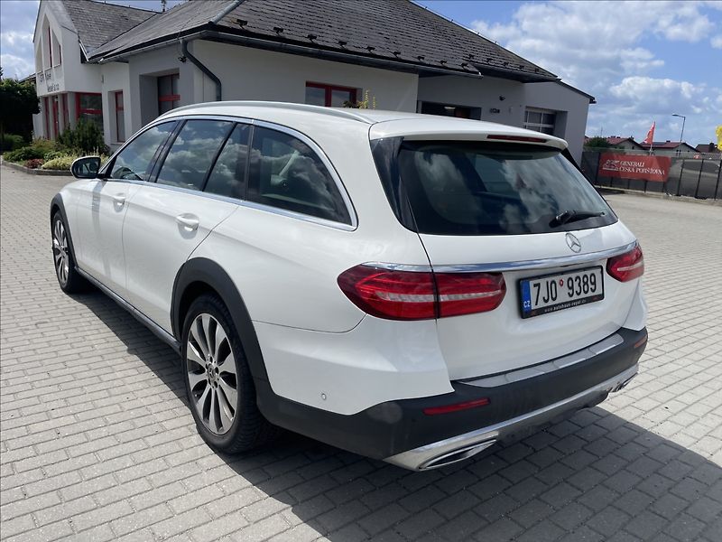 Mercedes-Benz Třídy E 2,0 d 4MATIC All-Terrain LED H - fotka 3 z 38
