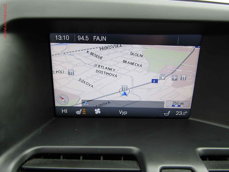 Volvo XC60 (2011) 2.0 D3, 1.maj, Panorama - fotka 18 z 24
