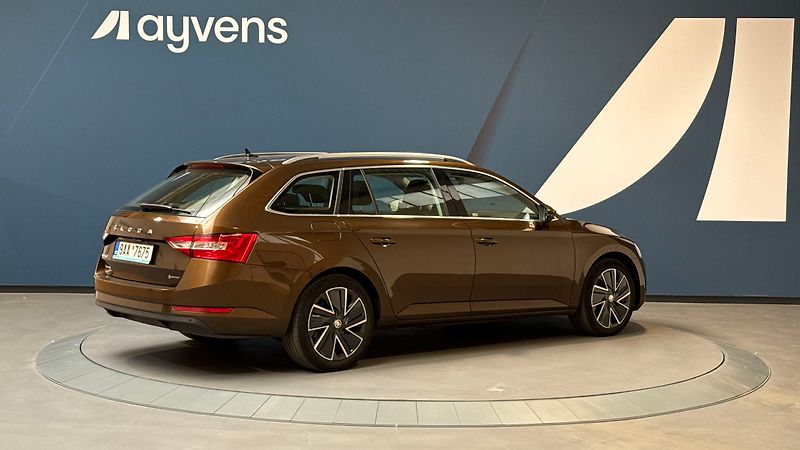 Škoda Superb 1.5 TSI 110kW ACT Style Combi - fotka 2 z 14