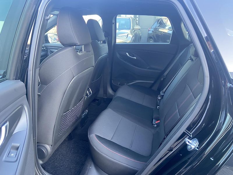 Hyundai i30 1.5 T-GDI MHEV DCT N-Line - fotka 11 z 19