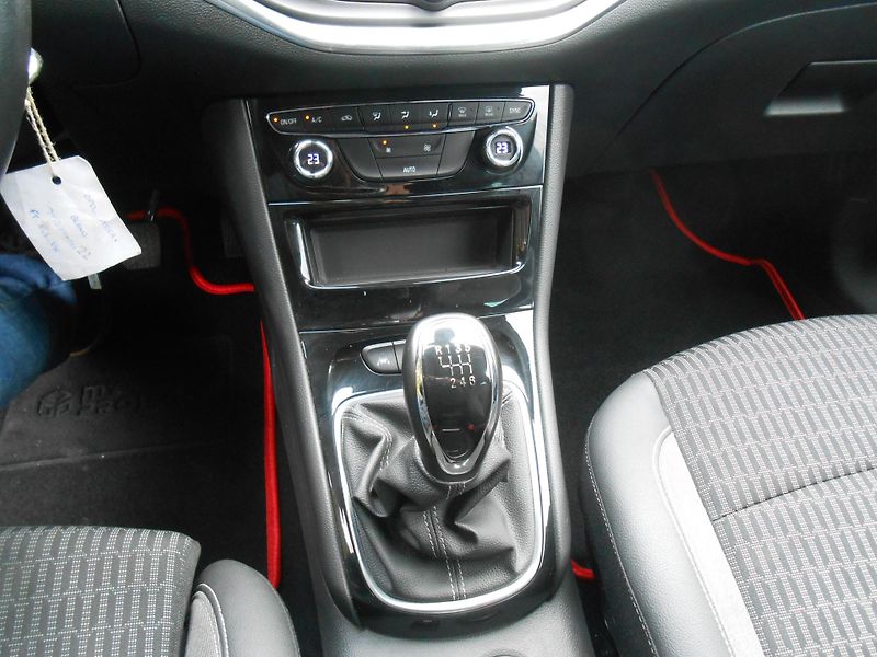 Opel Astra 1.2,KAMERA,NAVI,62TKm!! - fotka 27 z 41