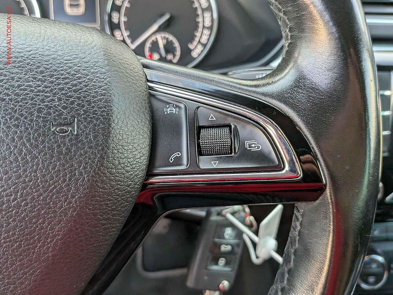 Škoda Superb (2016) 2.0 TDi, ČR, Ambition, bixen - fotka 14 z 16