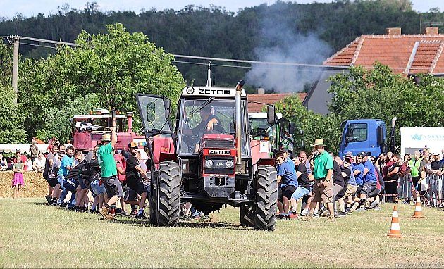 Traktoriáda se konala v Tvořihrázi v sobotu 13. června. Nabídla spanilou jízdu, soutěže i exhibici., zdroj: Vlastimil Pavlík (se svolením)