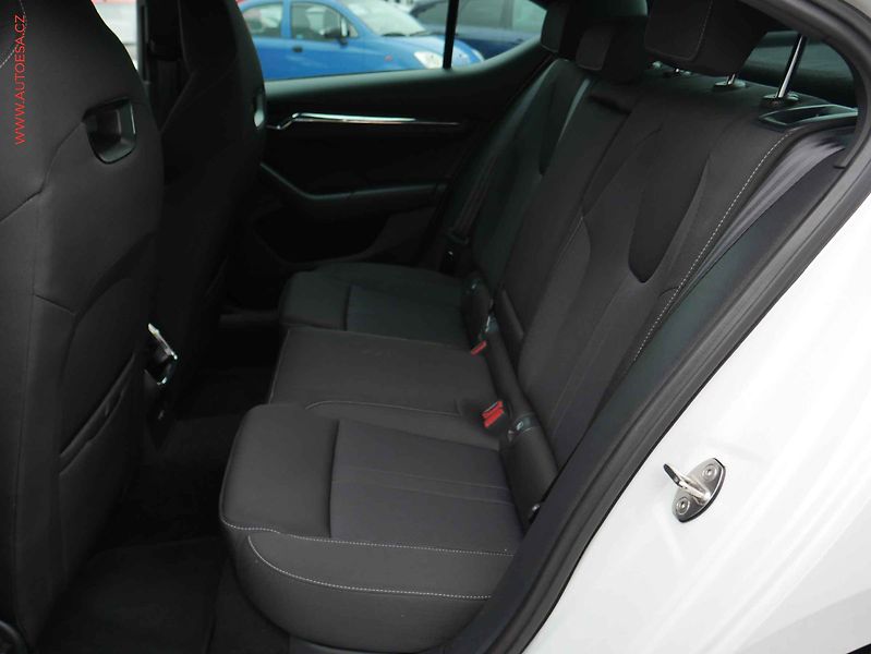 Škoda Octavia (2021) 1.5 TSi, ČR, navi, autoAC - fotka 10 z 18