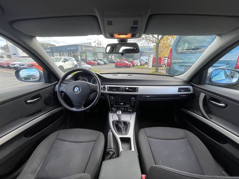 BMW Řada 3 320d Touring - fotka 9 z 30