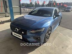 Volvo S60 (2020) 2.0 i 4x4, AT, LED, panor - fotografie inzerátu