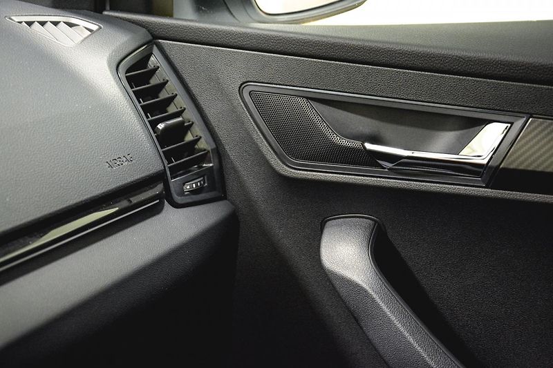 Škoda Karoq (2023) 1,5Tsi Sportline Exclusive DSG - fotka 19 z 30