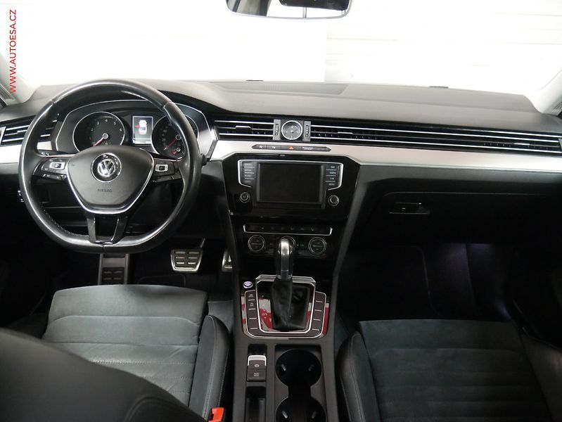 Volkswagen Passat (2015) 1.4TSI, AT, navi, LED - fotka 12 z 28