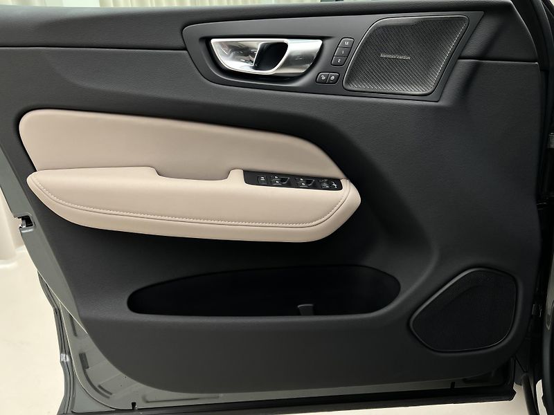 Volvo XC60 B5 AWD BRIGHT PLUS CZ 1. maj. - fotka 7 z 46