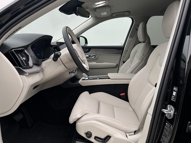 Volvo XC90 (2026) B5 AWD DARK PLUS AUT - fotka 3 z 48