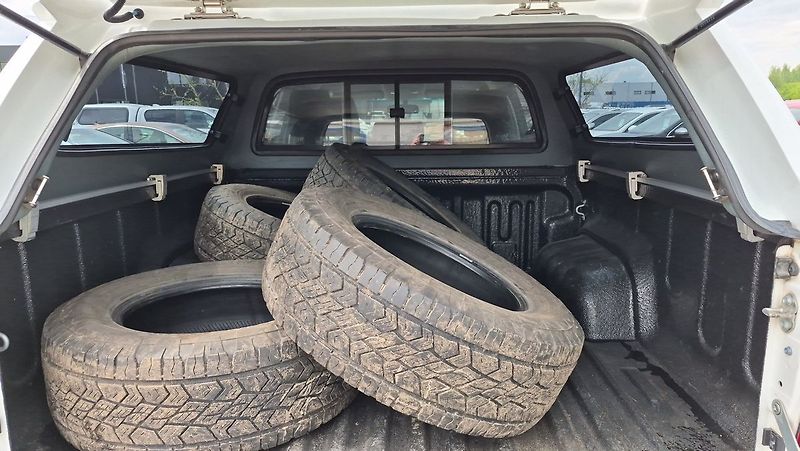 Toyota Hilux Active  2.4L Diesel 6M/T 4x4 - fotka 23 z 23