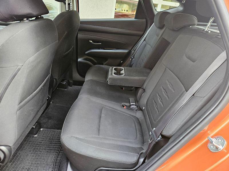 Hyundai Tucson 1.6T-GDi DCT, Smart, serv.kn. - fotka 30 z 33