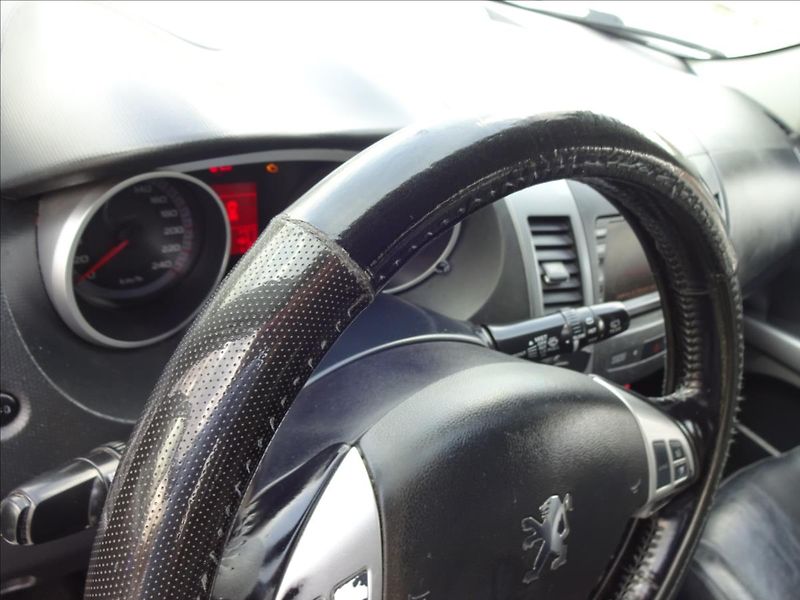 Peugeot 4007 2,2 HDI 115kW 4x4 - fotka 40 z 53