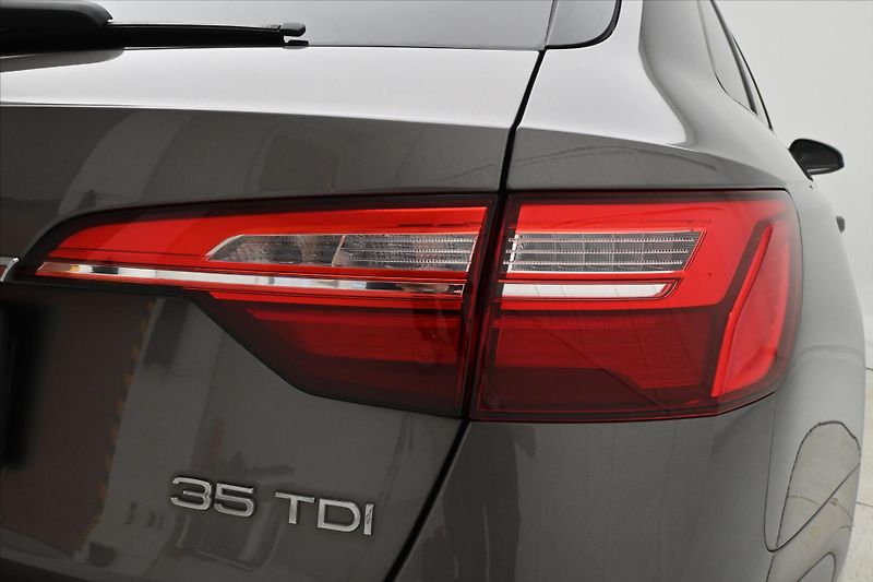 Audi A4 2,0 TDI 120kW Mild Hybrid Záru - fotka 25 z 26
