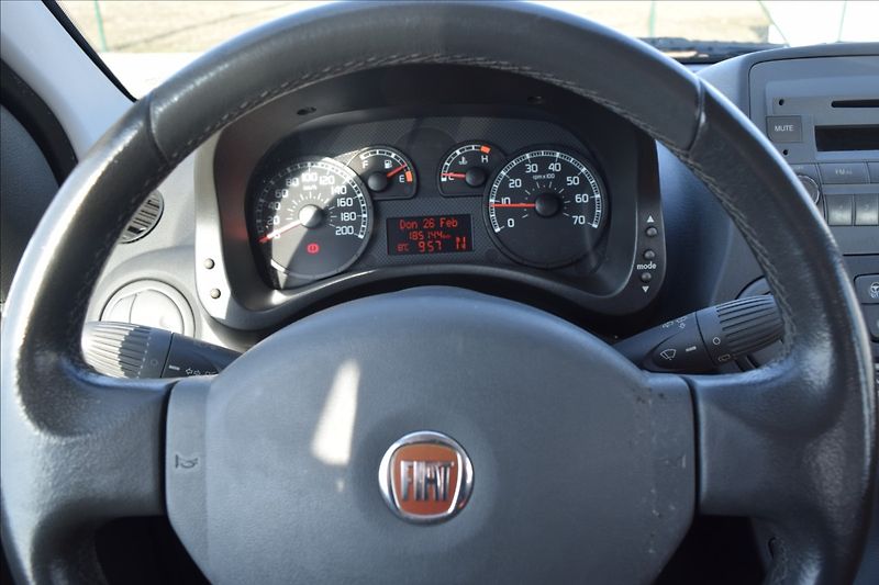 Fiat Panda 1,2 i 44KW AUTOMAT KLIMA ALU - fotka 35 z 49