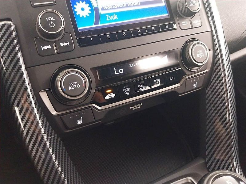 Honda Civic (2017) 1.0 VTEC Turbo, Serv.kniha - fotka 13 z 21