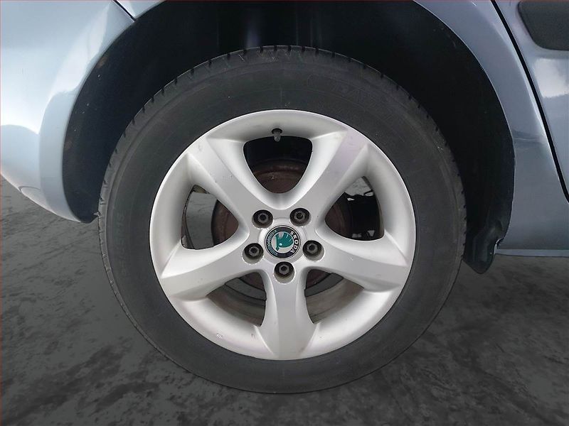 Škoda Fabia (2007) Sport 1.2, nová STK, zamluveno - fotka 15 z 15