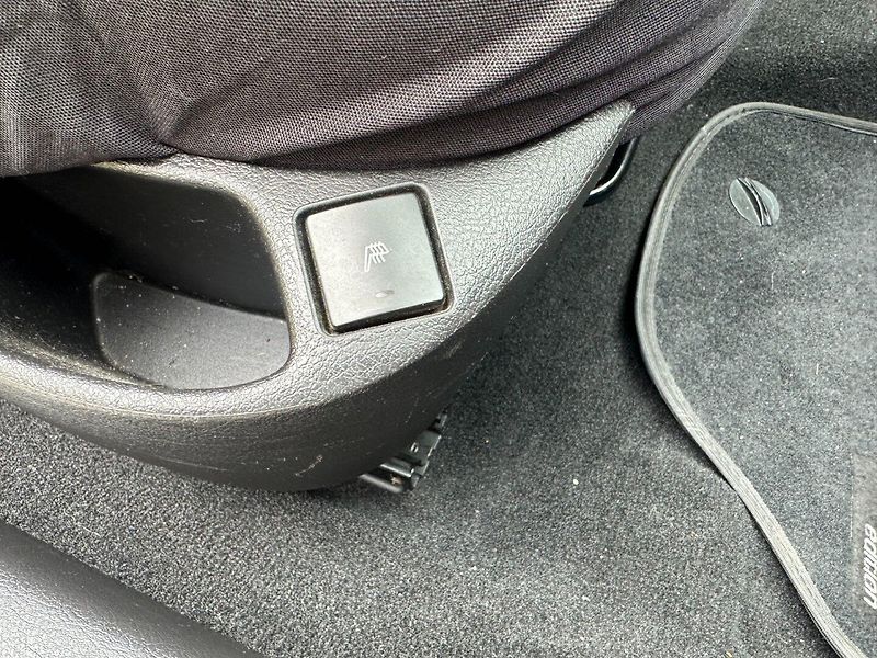 Peugeot 307 2.0HDi Kabriolet/Tempomat/Navi - fotka 30 z 31