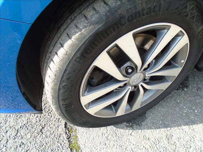 Hyundai i30 1,6 - fotka 9 z 36