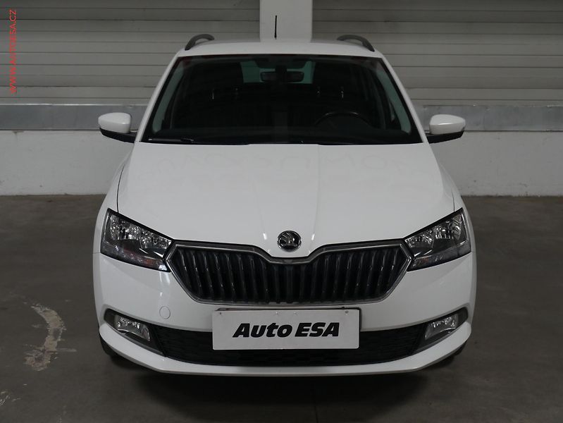 Škoda Fabia (2022) 1.0 TSi, ČR, Ambition, zámek - fotka 2 z 19