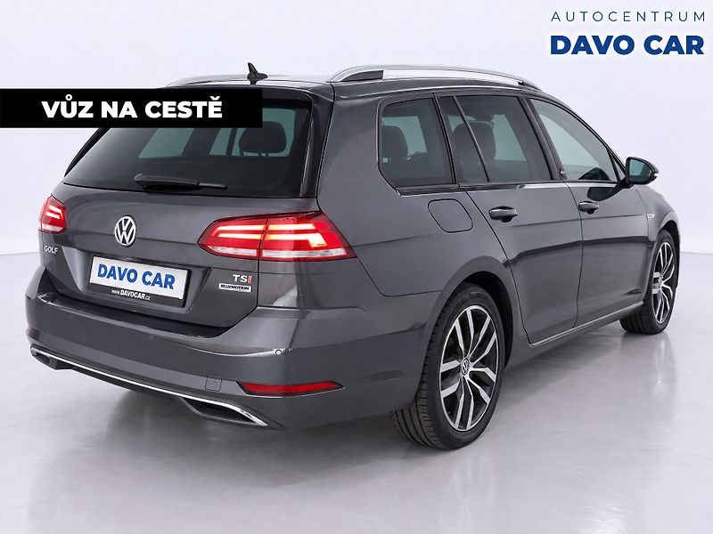 Volkswagen Golf 1,5 TSI 96 kW Sound LED PANO - fotka 2 z 10