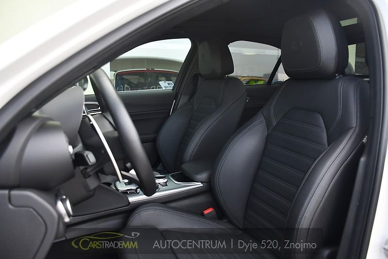 Alfa Romeo Giulia 2.0T 16V 206kW VELOCE AT8 Q4 - fotka 11 z 49