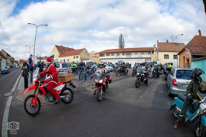 Vánočka 2024. Podívejte se, jak vypadal tradiční sraz motorkářů ve Slavkově.