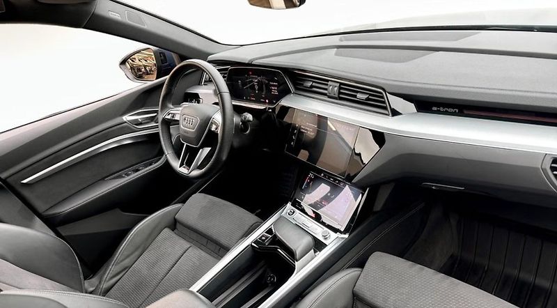Audi Q8 e-tron 55 Q 360k Pano Tažné Matrix  - fotka 12 z 25