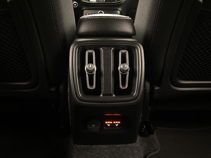 Volvo XC40 D3 MOMENTUM AUT  - fotka 30 z 45