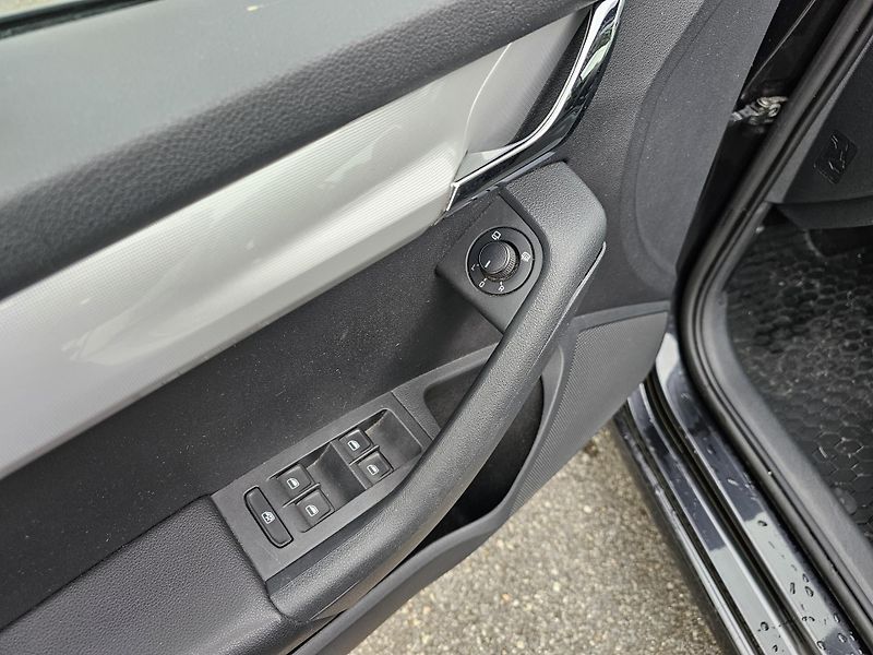 Škoda Octavia (2013) 3 2.0TDI 4x4 AMBIENTE - fotka 10 z 22
