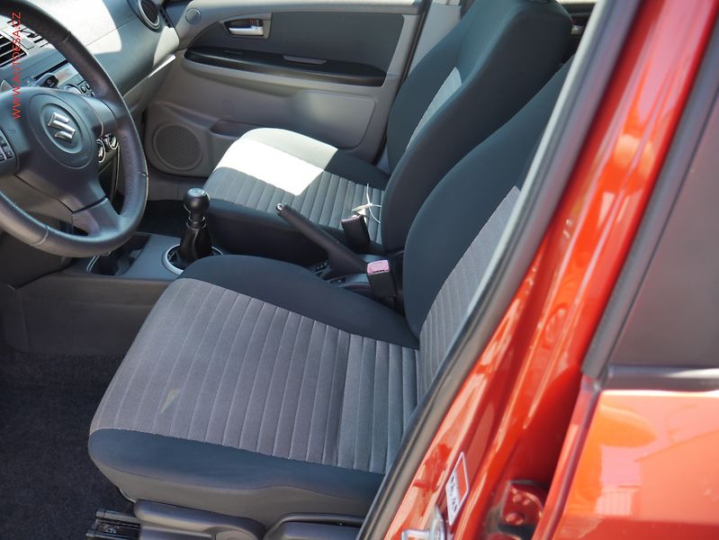 Suzuki SX4 (2009) 1.6i 4x4, ČR, 4x4, vyhřívané - fotka 9 z 17