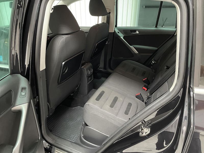 Volkswagen Tiguan 2.0 TDi 4x4 AT ČR SER. WEBASTO - fotka 17 z 24